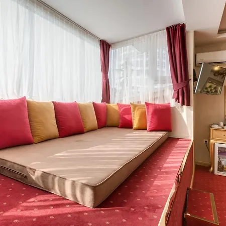 Twins Hotel-2